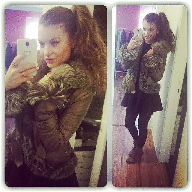 25P Amateur girls in fur