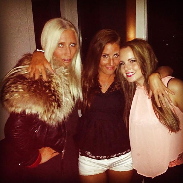 25P Amateur girls in fur