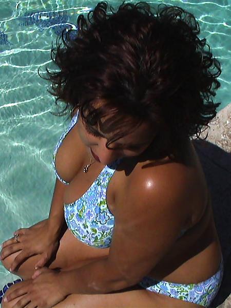 14P Buxom brunette amateur in the pool