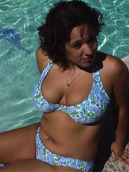 14P Buxom brunette amateur in the pool