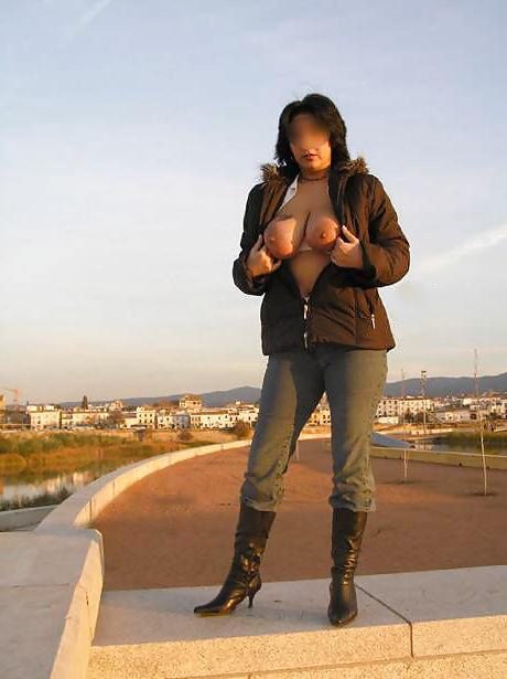 7P Brunette amateur discreetly showing her tits in public