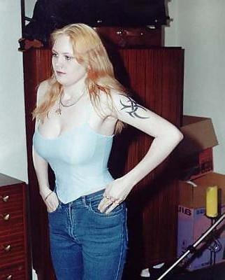 18P Blonde amateur Kim posing and masturbating