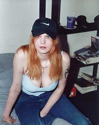 18P Blonde amateur Kim posing and masturbating