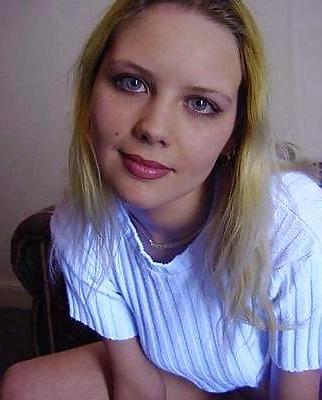 18P Blonde amateur Kim posing and masturbating