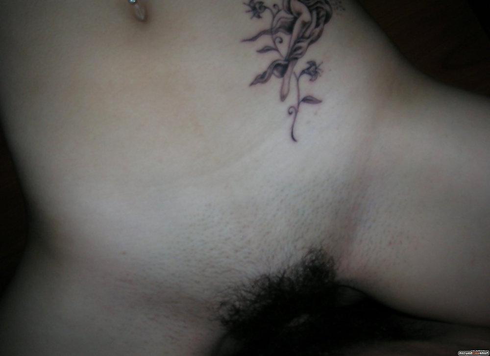 19P Nerdy amateur teen posing nude in her room