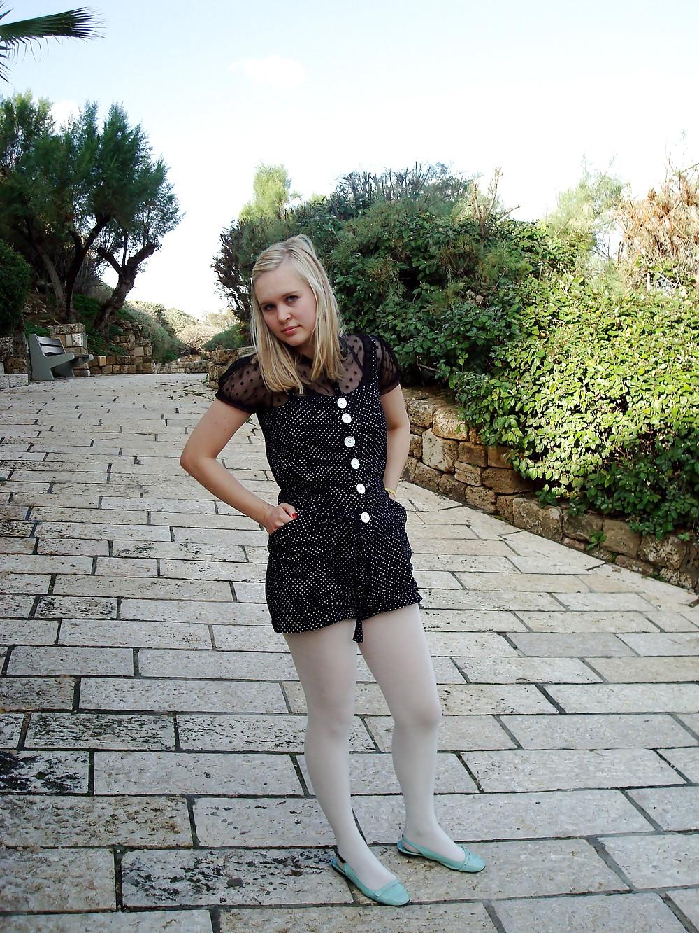 25P Amateur Girls In Ballerines 2