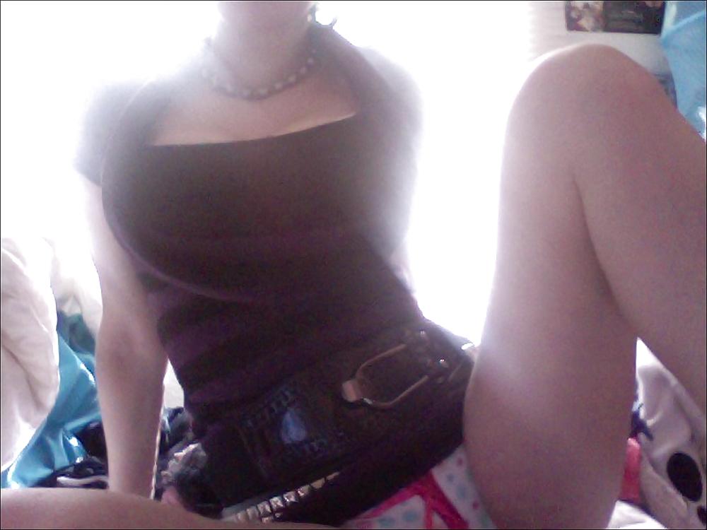 25P Sexy Tattooed Emo Amateur Posing