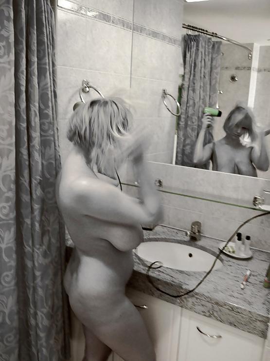 18P Amateur BBW in bathroom Vol1