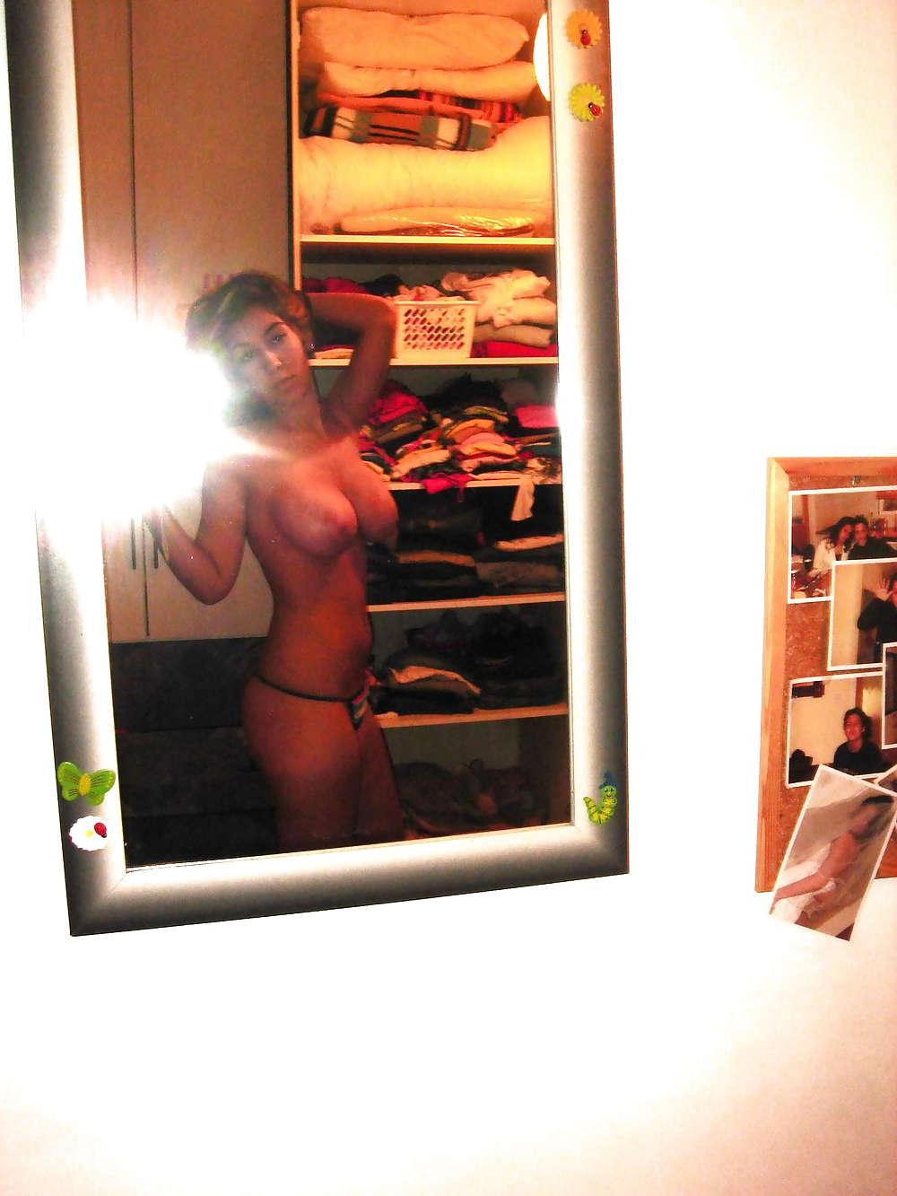 14P Brunette Amateur Posing - Great Body