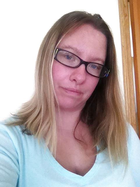 9P Amateur big titted blonde with glasses shows off