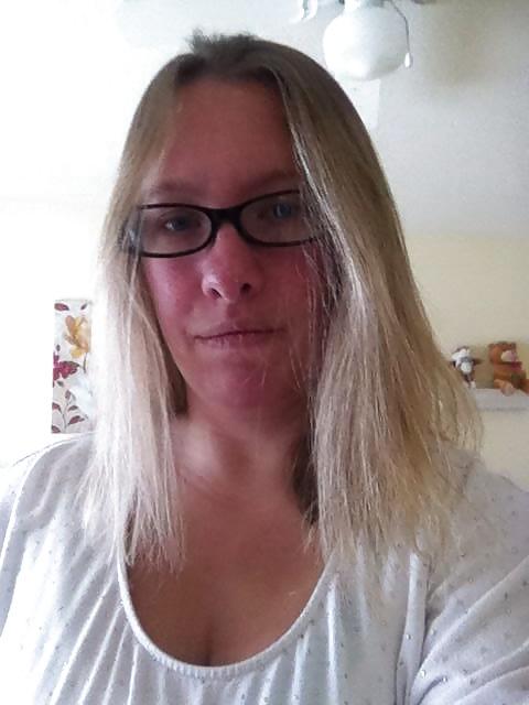 9P Amateur big titted blonde with glasses shows off