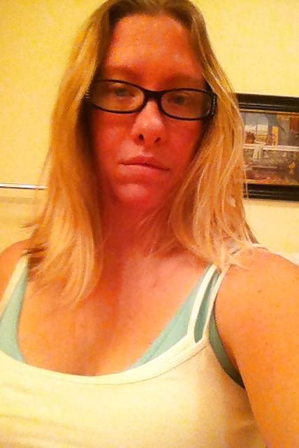 9P Amateur big titted blonde with glasses shows off