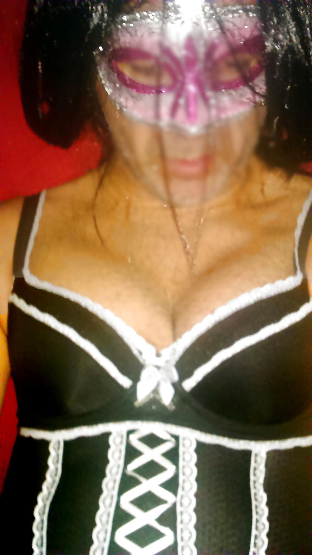 11P Amateur Crossdresser in a glory hole