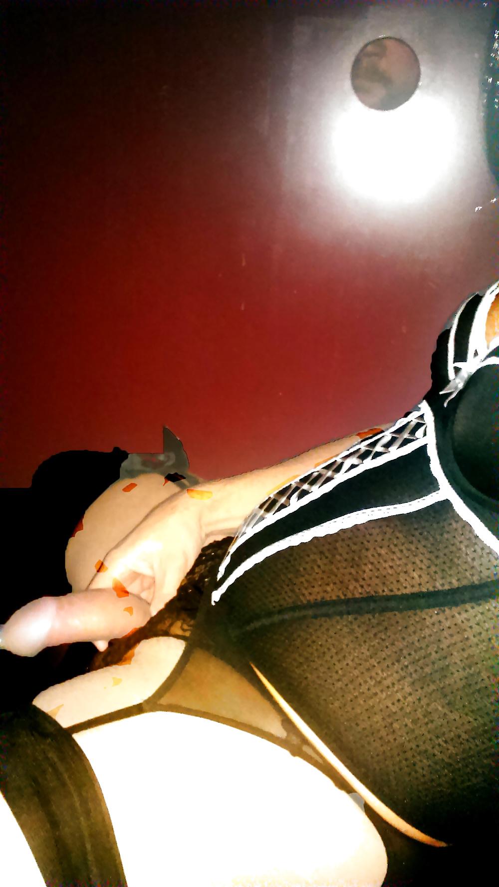 11P Amateur Crossdresser in a glory hole