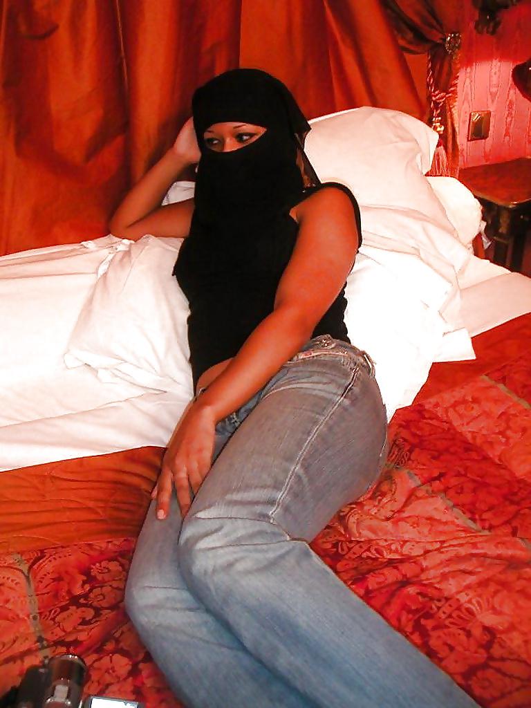 25P Homemade Arabian Amateur Slut