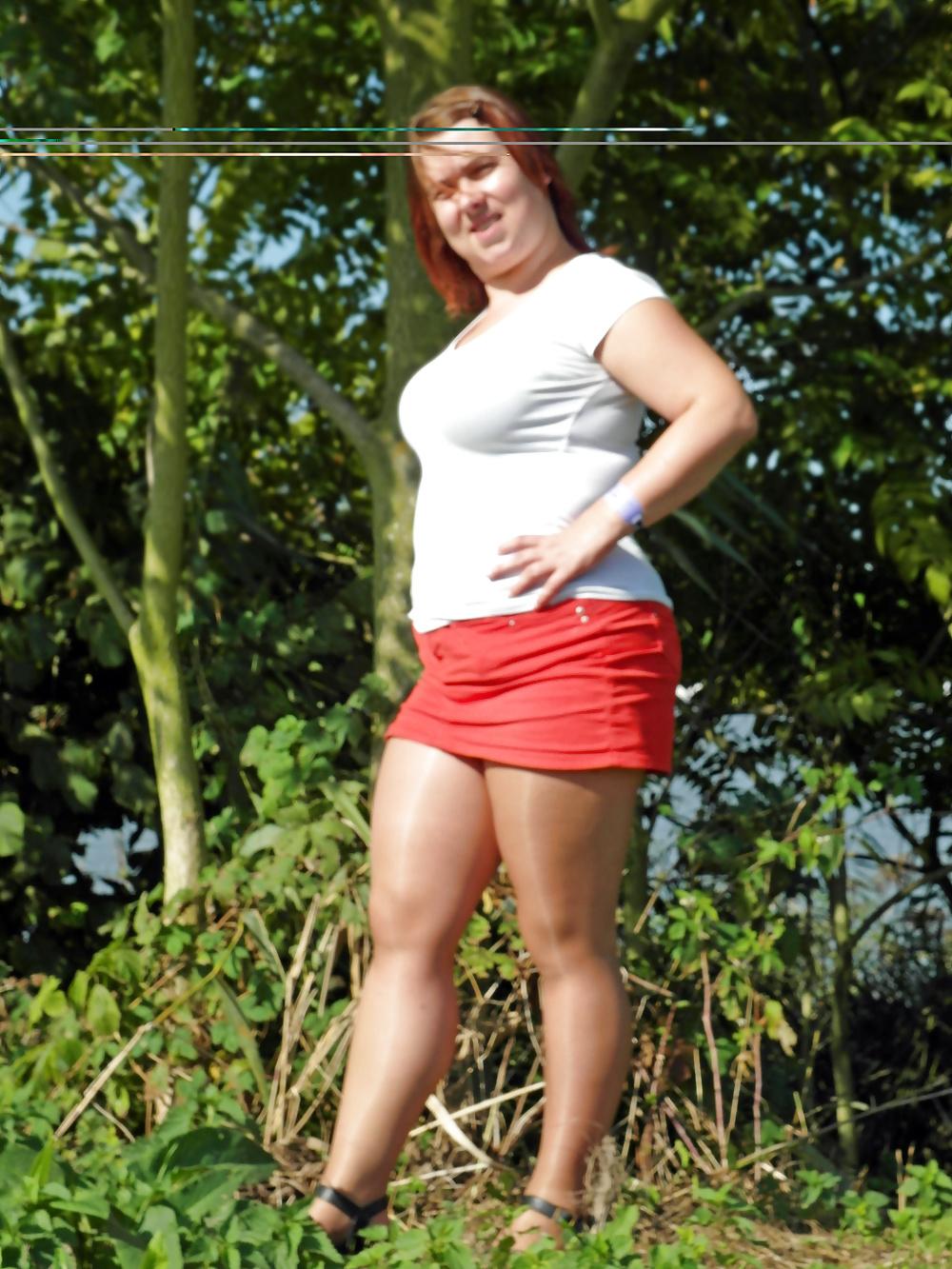 9P Mature amateur in pantyhose 