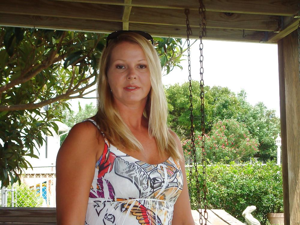 12P Southern Milf  enjoying black cock