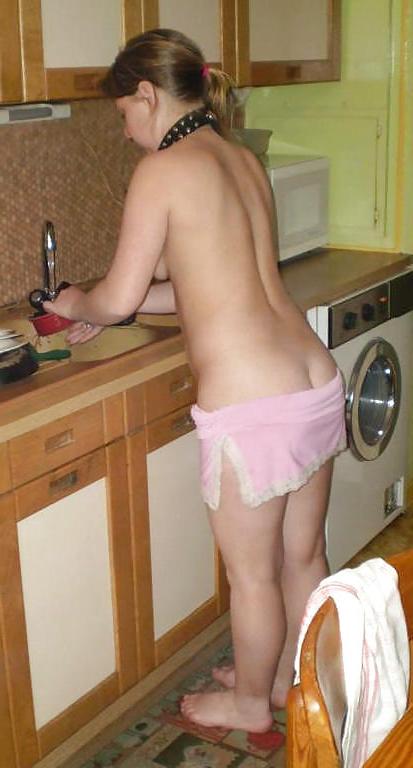 12P Naked amateur cooks in the kitchen,By Blondelover