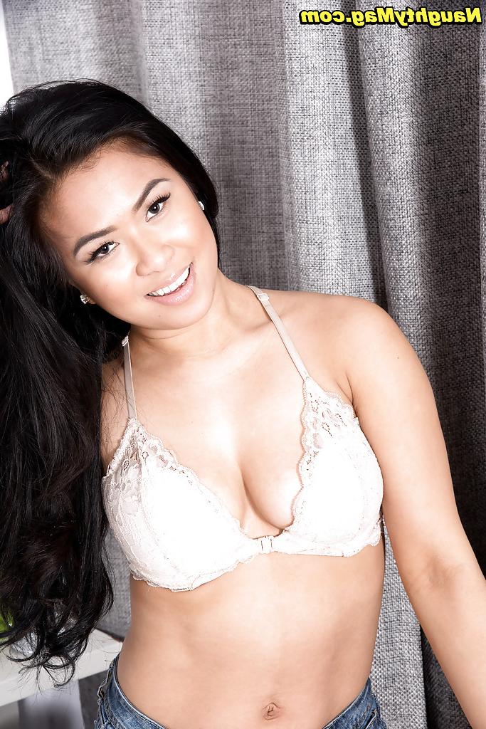 16P Amateur Asian teen with aamzing curves Maya posing nude on cam