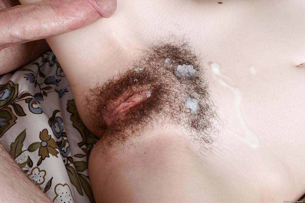 16P Amateur lady Emma Evins gets a big cumshot blown on hairy vagina