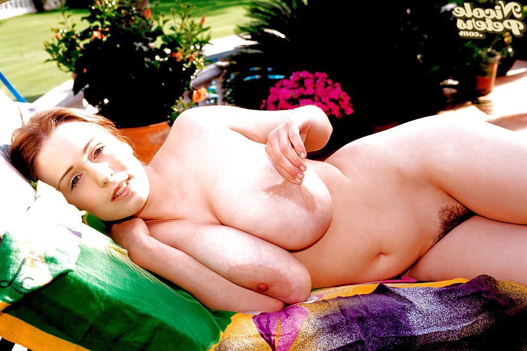 16P Amateur solo girl Nicole Peters vaunting knockers on lounge chair in garden