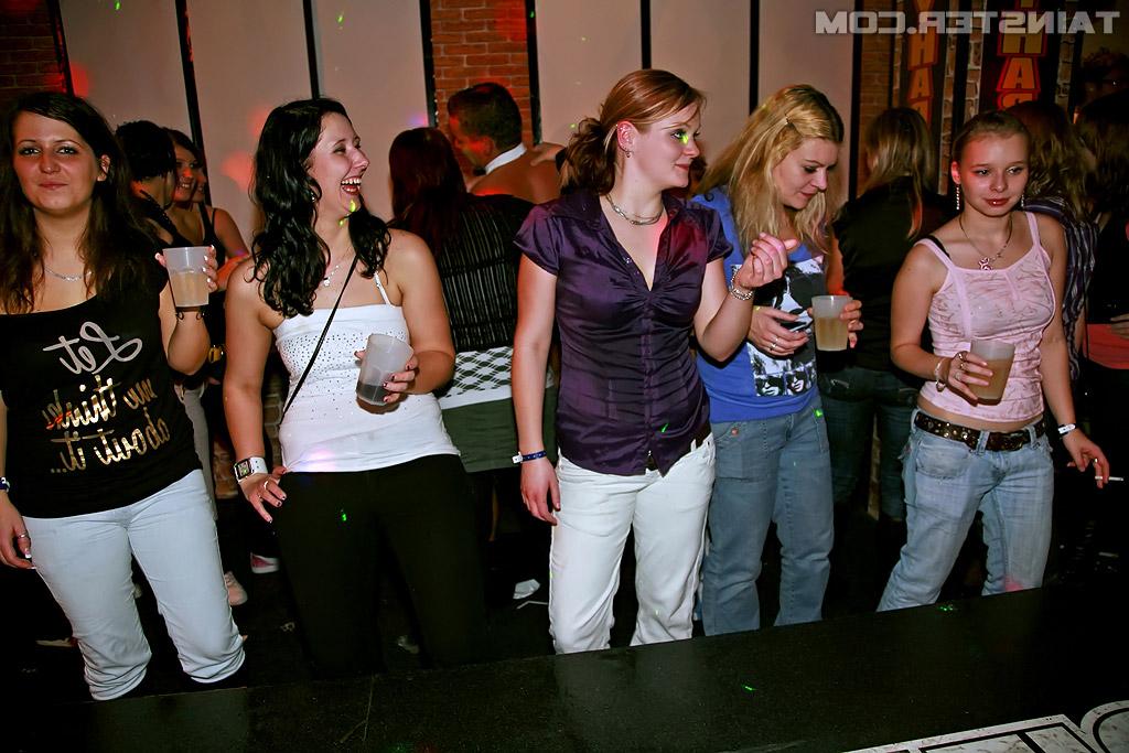 16P Slutty amateur girls getting slammed hardcore at the wild sex party