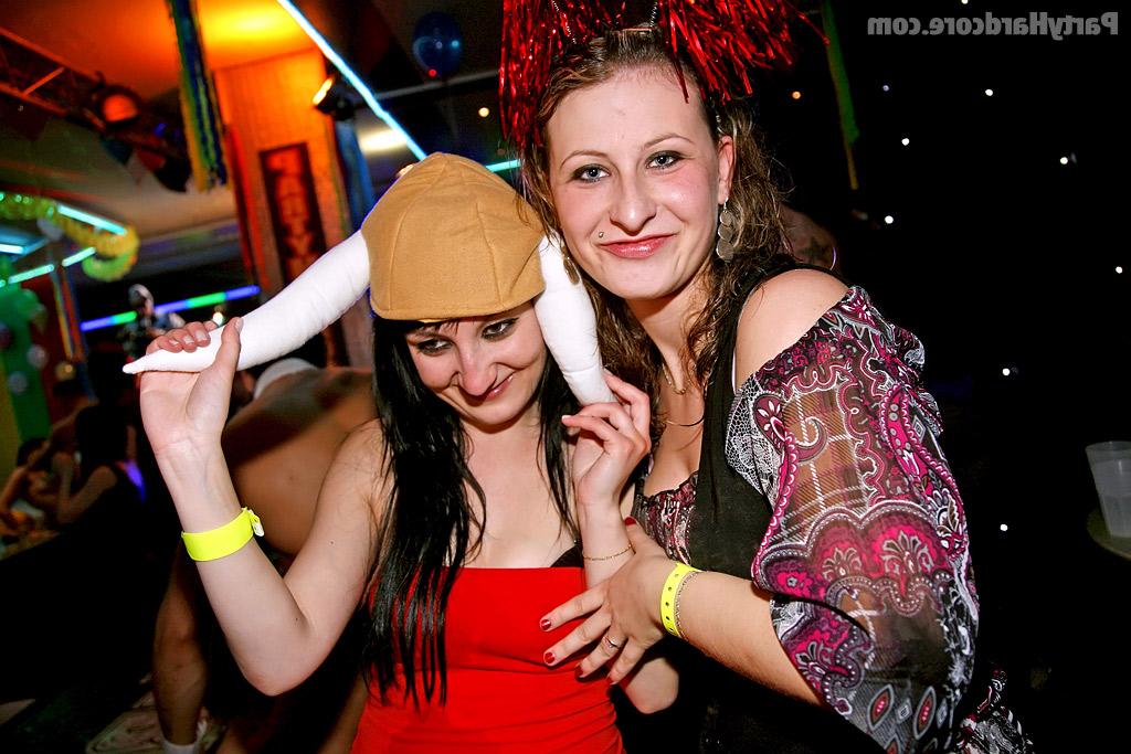 16P Jizz starving gals showing off their blowjob skills at the drunk party