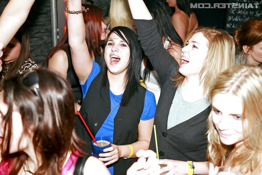 16P Cock hungry amateur babes giving blowjobs at the hardcore CFNM party