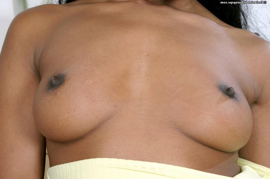 16P Ebony teen Karis takes part in an amateur posing scene in close up