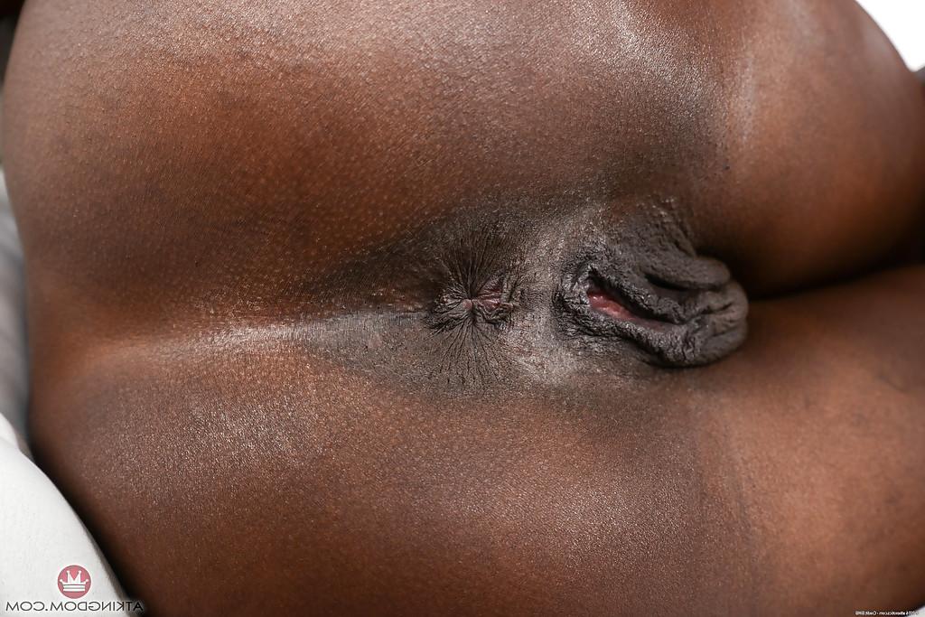 16P Ebony amateur Ana Foxxx doffing clothes to reveal pink vagina in the nude