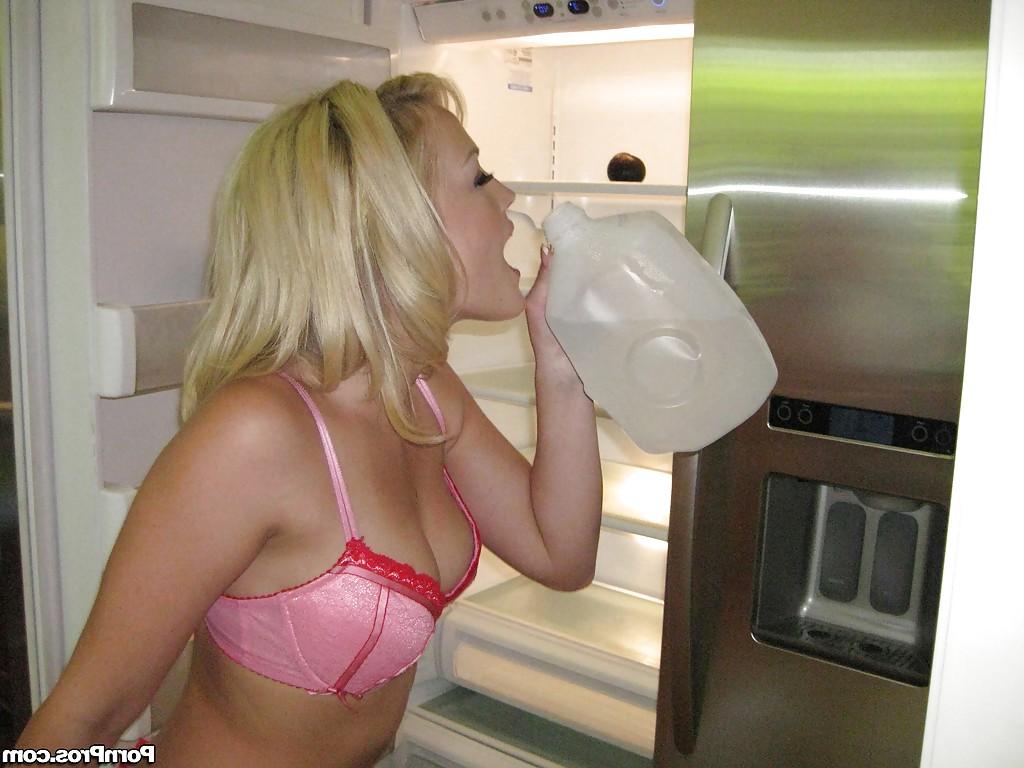 16P Amateur teen babe Alexis Texas posing in lingerie flashing her tits
