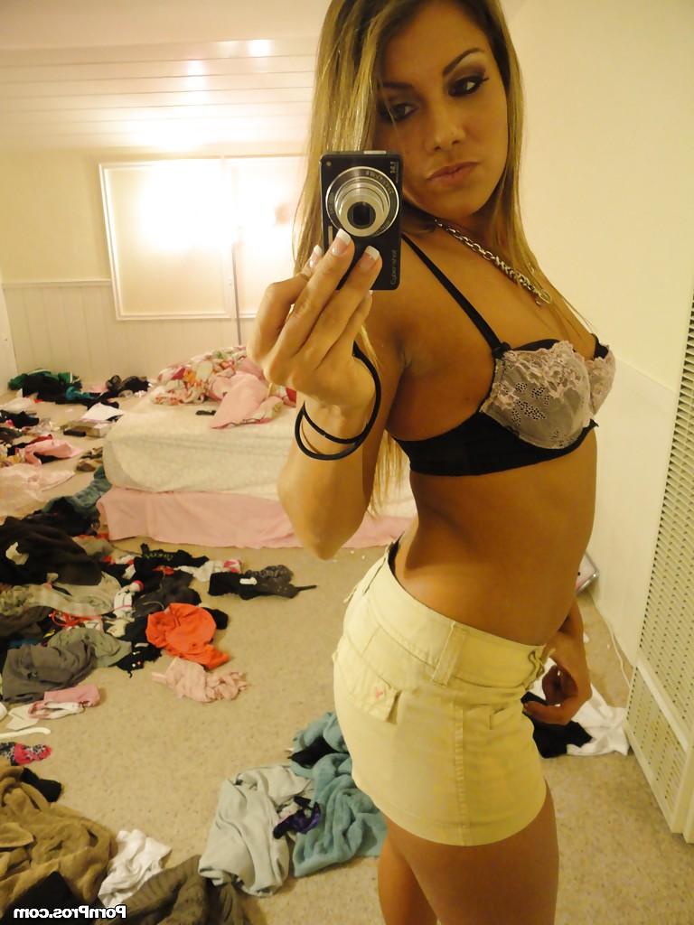 16P Amateur Bella Beyle strips to make some homemade shots in lingerie