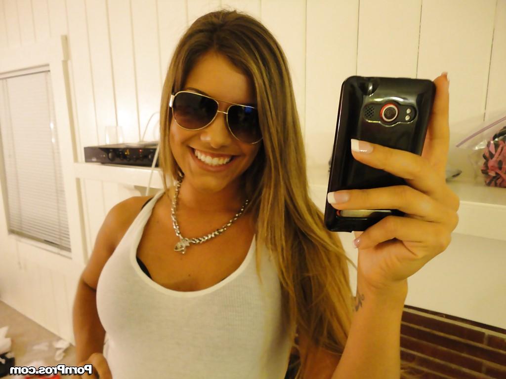 16P Amateur Bella Beyle strips to make some homemade shots in lingerie