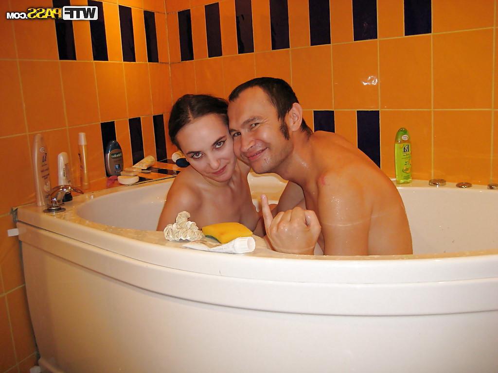 16P Sexy amateur gives a deepthroat and gets her toes licked in the bath