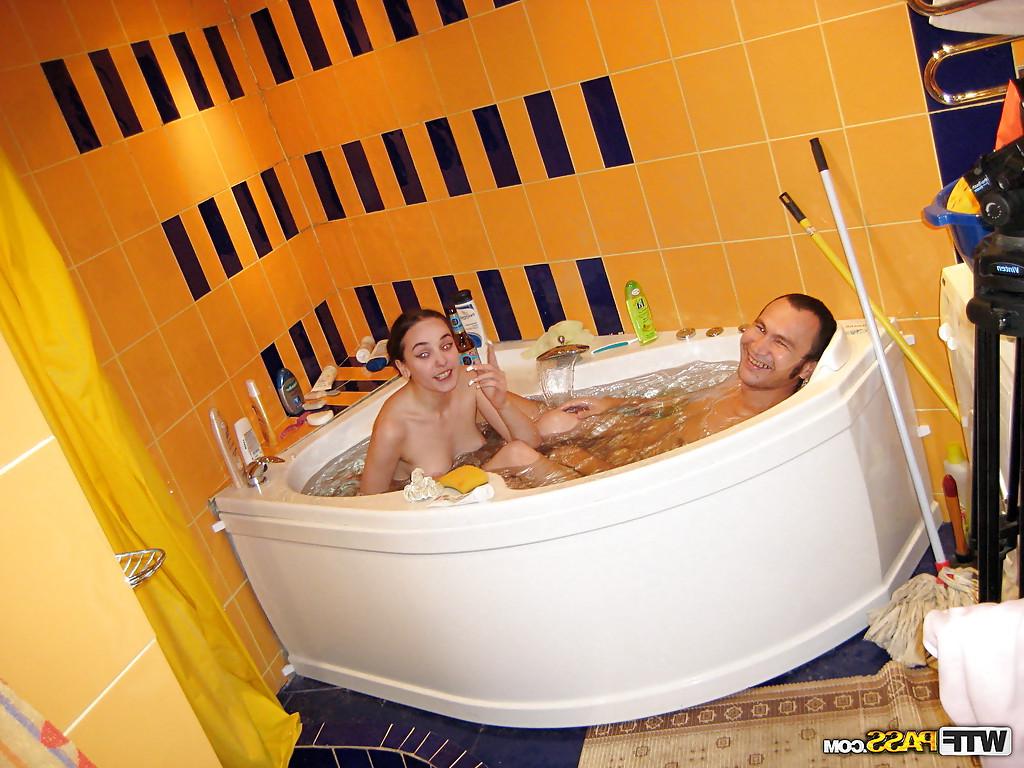 16P Sexy amateur gives a deepthroat and gets her toes licked in the bath