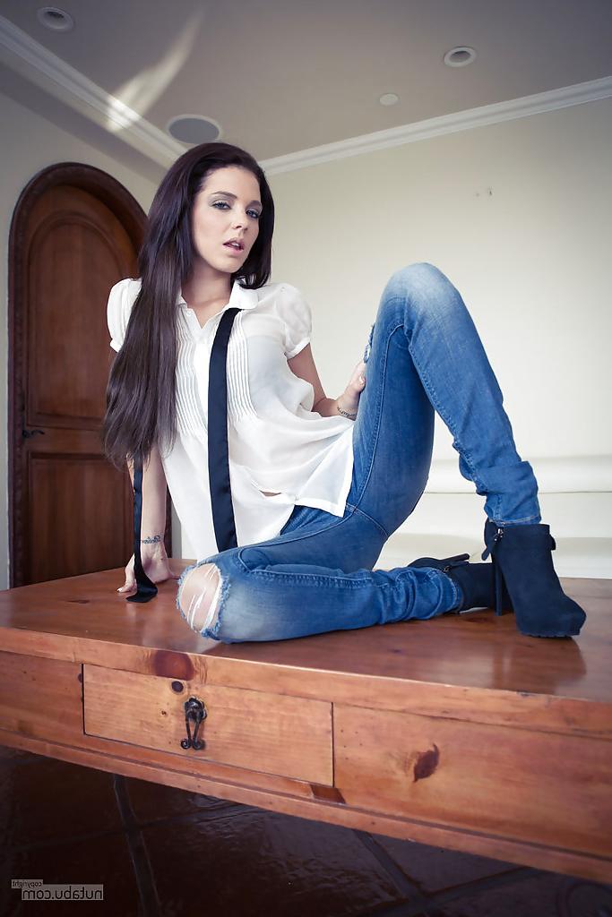 16P Gorgeous brunette amateur in tie and ripped jeans strips naked