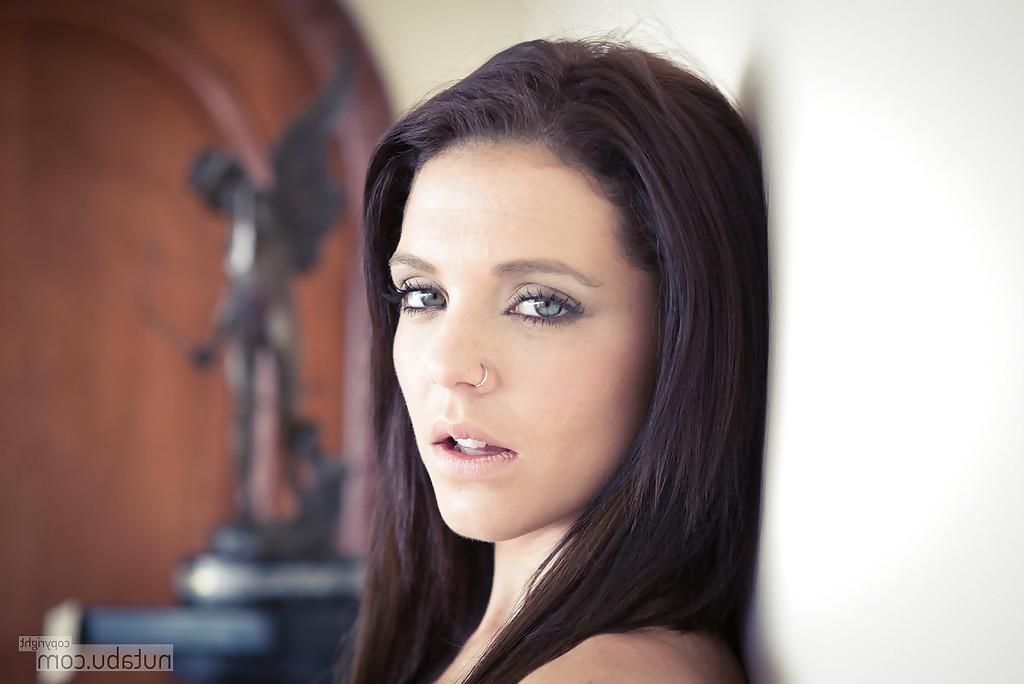 16P Gorgeous brunette amateur in tie and ripped jeans strips naked