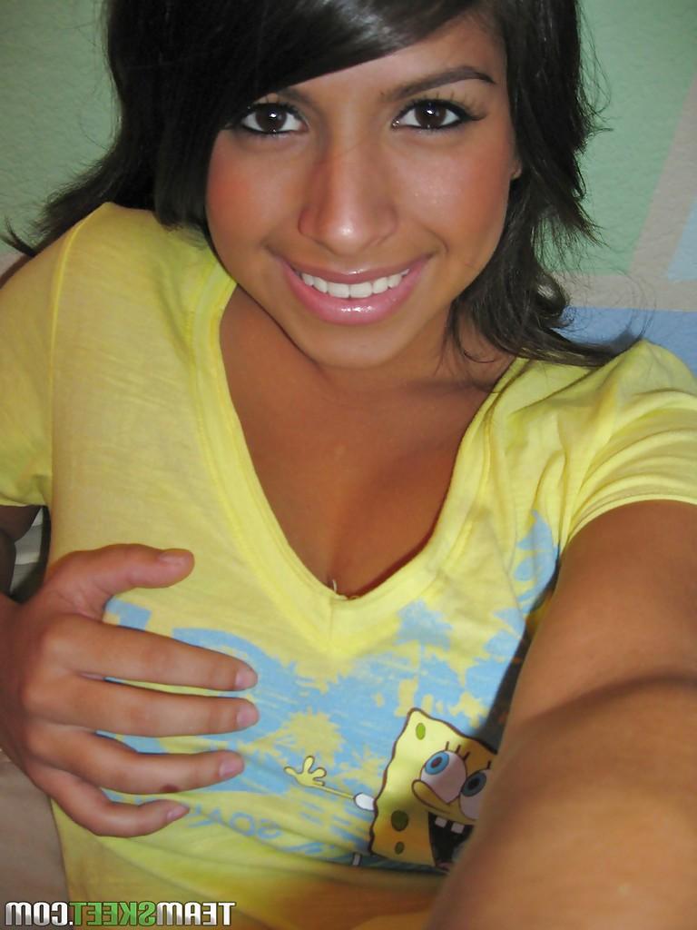 16P Smiley latina amateur Layla Rose showcasing her jugs and shaved slit