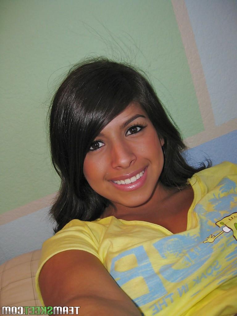 16P Smiley latina amateur Layla Rose showcasing her jugs and shaved slit