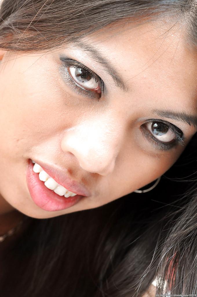16P Upskirt panty shots of amateur Latina babe Jenny in high heels