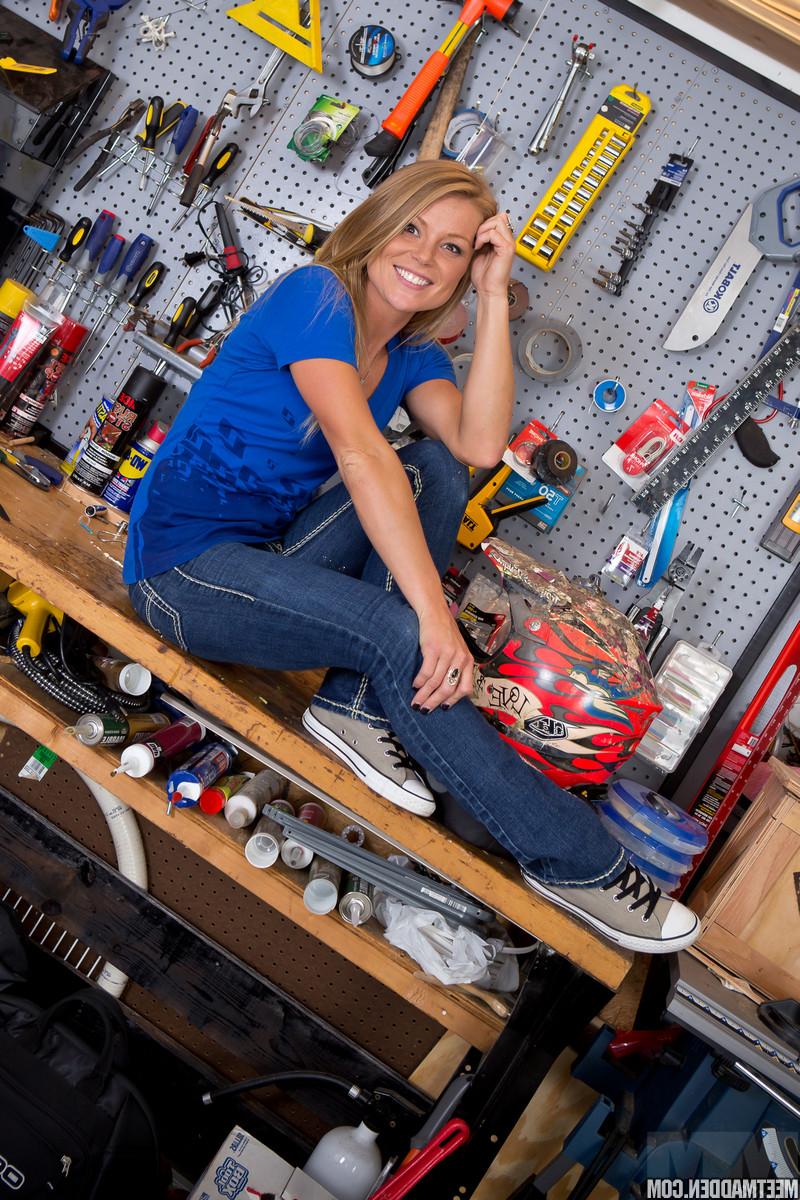 15P Non nude amateur model Madden in jeans flashing lace panties in the workshop