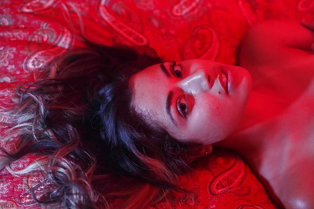 12P Incredibly beautiful amateur babe Carol Jasabe posing nude on her bed
