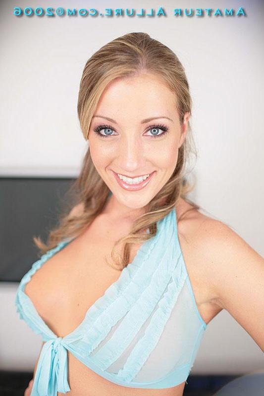 16P Amateur blonde Cassidy posing and sucking cock