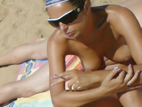 25P Bulgarian amateur girls at the beach