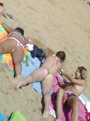 25P Bulgarian amateur girls at the beach