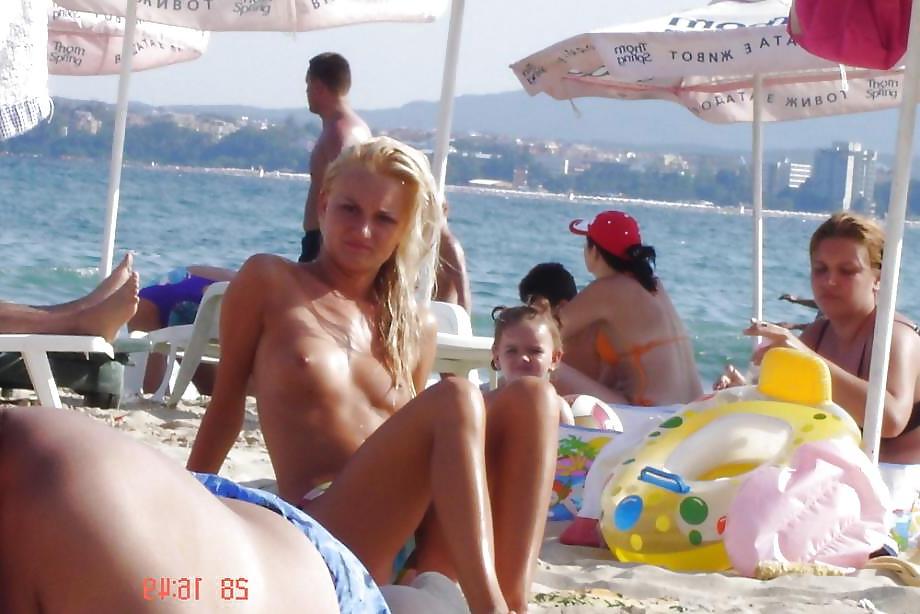 25P Bulgarian amateur girls at the beach
