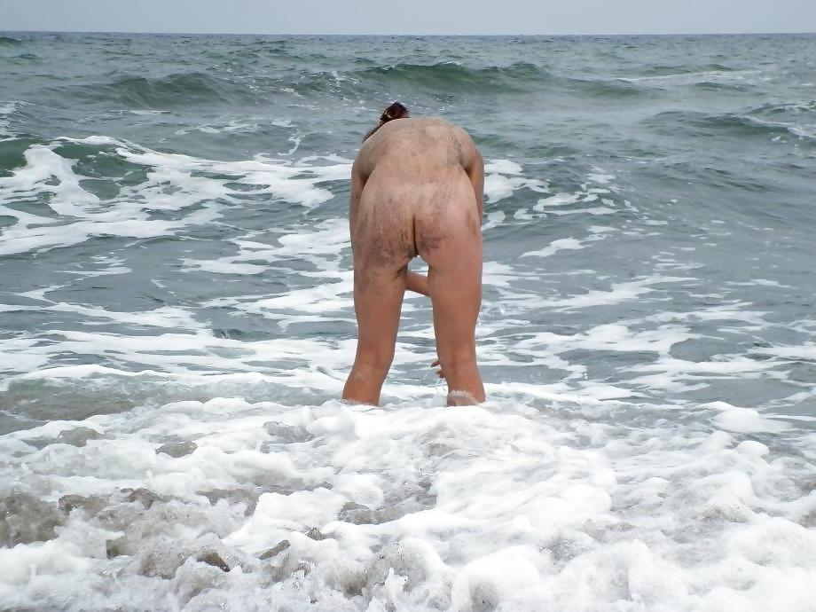 25P Bulgarian amateur girls at the beach