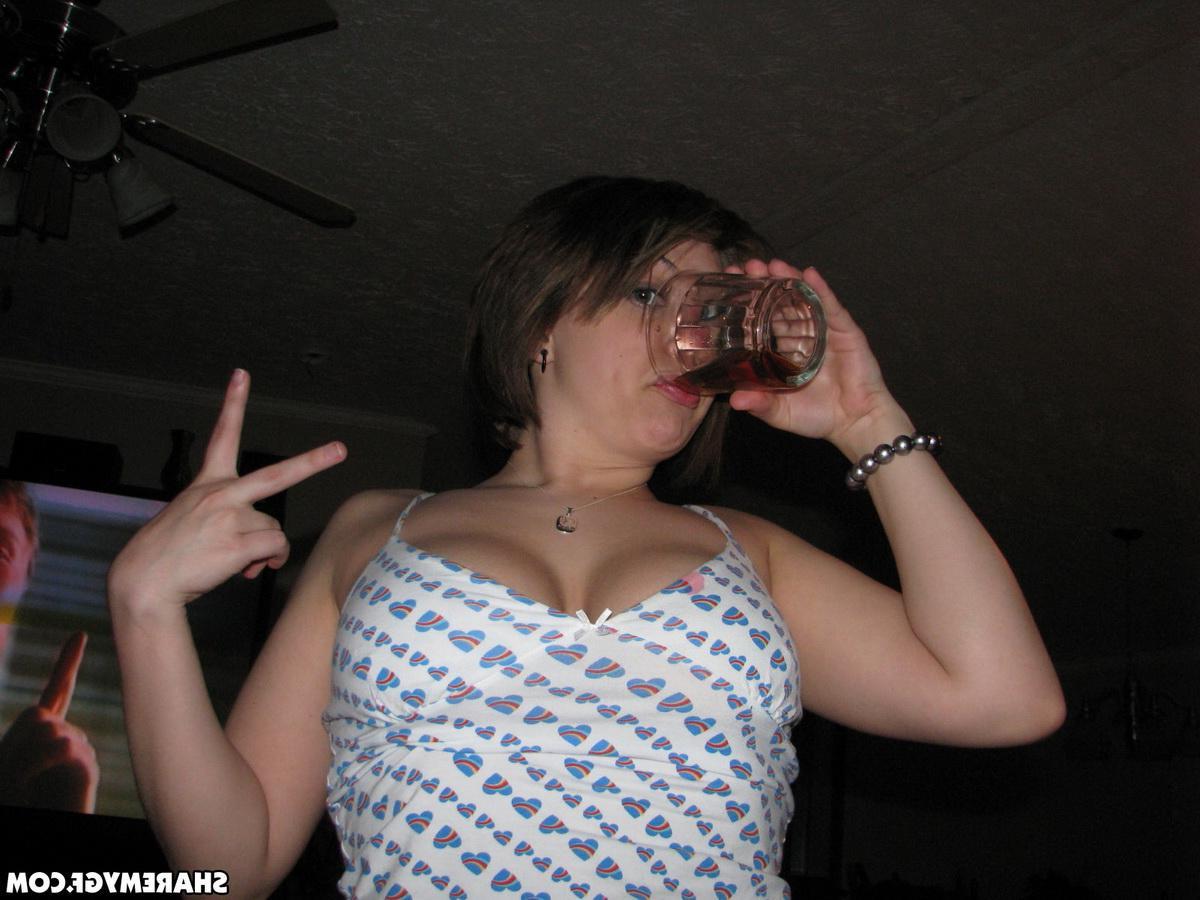 20P Two amateur coeds get naughty at home