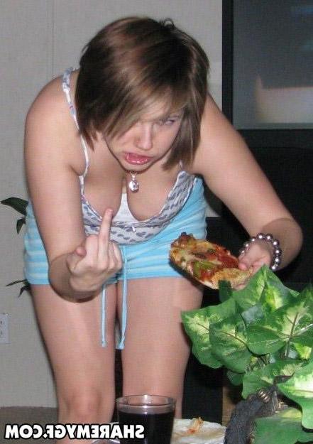 20P Two amateur coeds get naughty at home