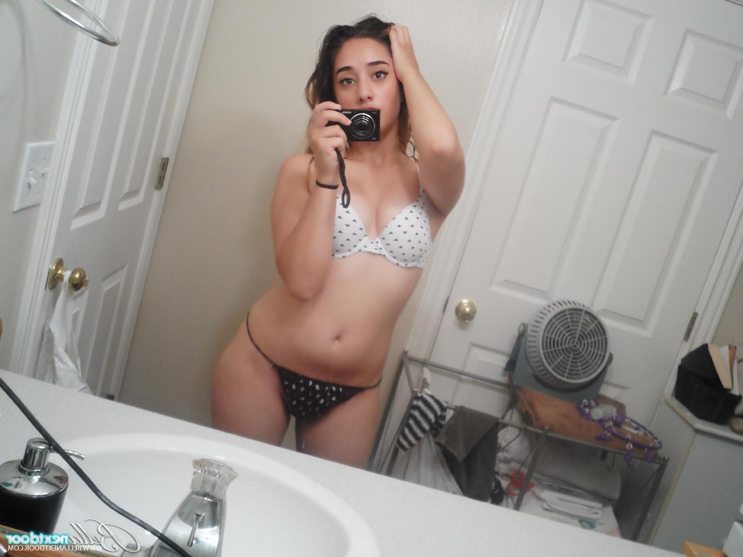 15P Horny amateur Lupe Diaz takes selfies for you